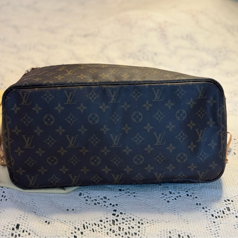 Louis Vuitton Monogram Neverfull GM - Picture 5 of 14